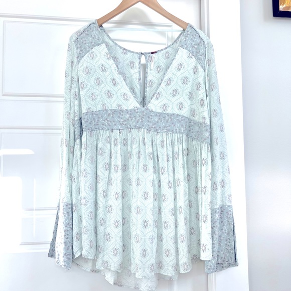 Free People Rolling Hills Print Bell Sleeve Boho Tunic in Green Comb (Medium) - Picture 3 of 8